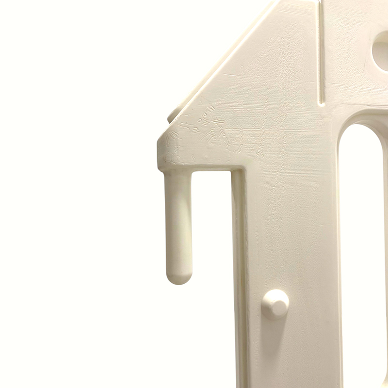 Guarda-corpo giratório para pedestres com intertravamento integrado e moldado por sopro, tipo suporte resistente