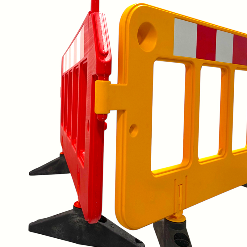 Guarda-corpo giratório para pedestres com intertravamento integrado e moldado por sopro, tipo suporte resistente