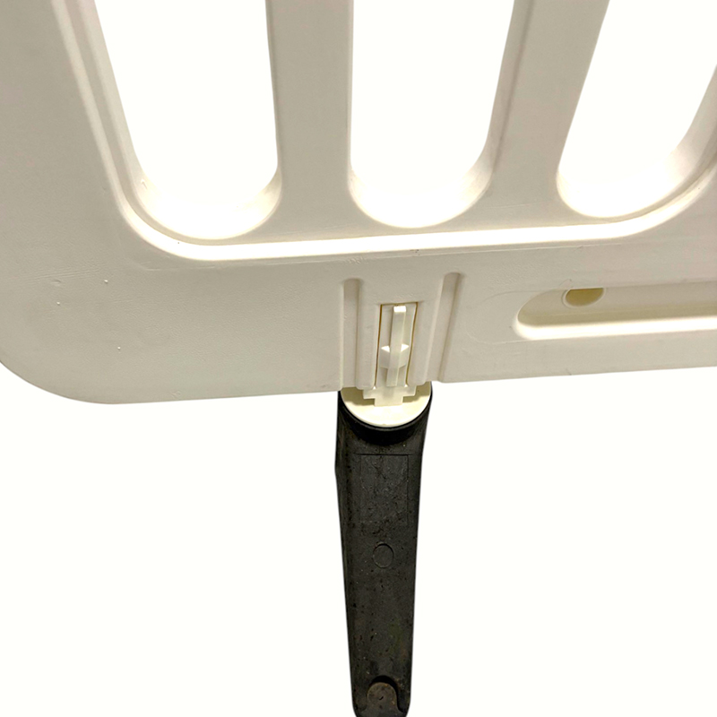 Guarda-corpo giratório para pedestres com intertravamento integrado e moldado por sopro, tipo suporte resistente