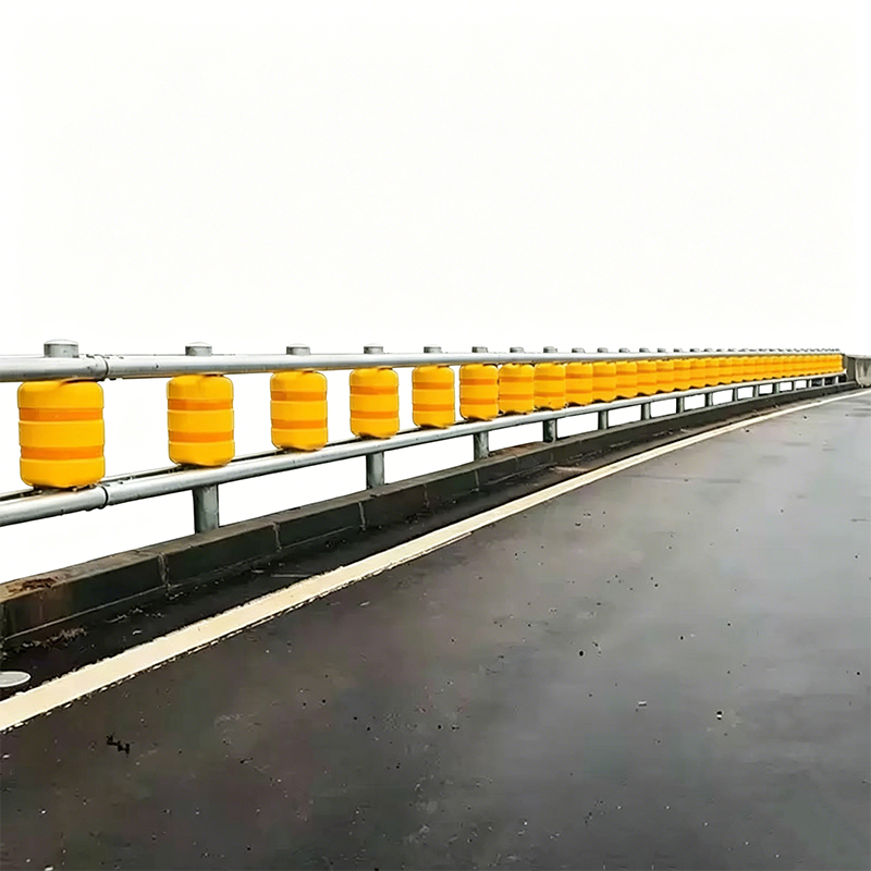 Barreira de rolos rodoviários com absorção de energia para curvas acentuadas