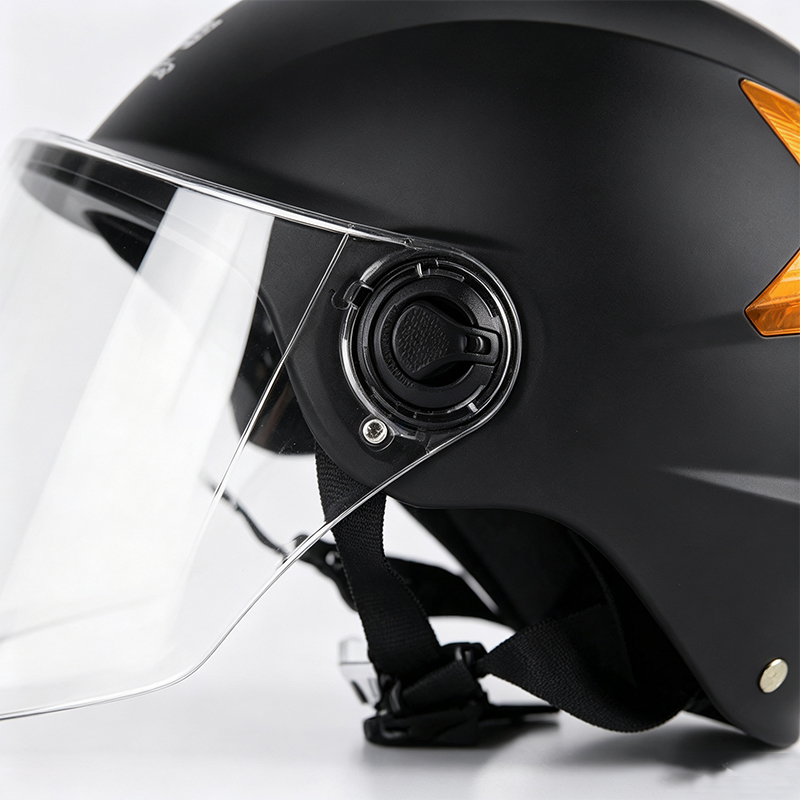 Capacete utilitário com proteção ocular integrada
